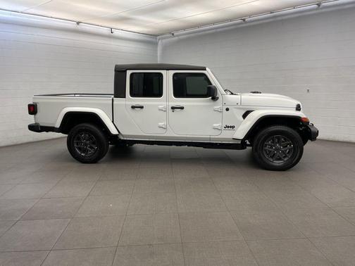 2026 Jeep Gladiator Sport S