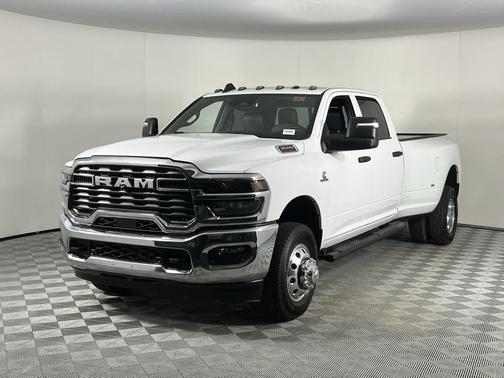 2025 RAM 3500 Tradesman Crew Cab 4x4 8' Box