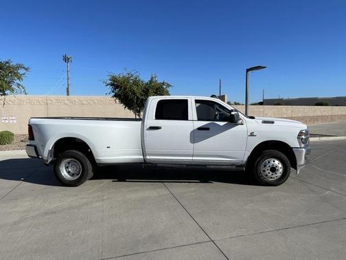 2025 RAM 3500 Tradesman Crew Cab 4x4 8' Box