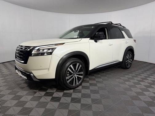 Pearl White Tricoat/Super Black 2024 Nissan Pathfinder Platinum 4WD