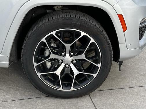 2024 Jeep Grand Cherokee Summit