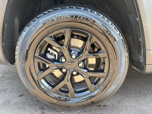 Baltic Gray Metallic Clearcoat 2025 Jeep Grand Cherokee L Altitude