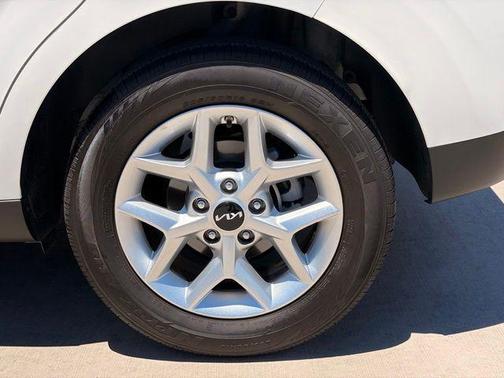 Clear White/Black Roof 2025 Kia Soul S
