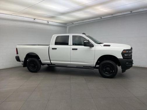 2025 RAM 2500 Tradesman Crew Cab 4x4 6'4' Box