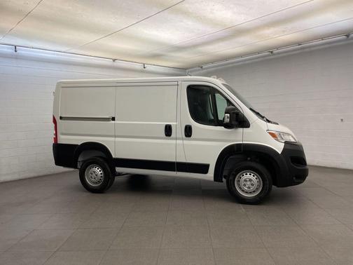 Bright White Clearcoat 2026 RAM ProMaster 1500 Low Roof