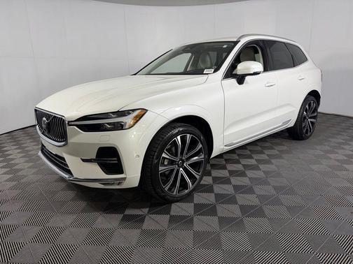 Crystal White Metallic 2023 Volvo XC60 B5 Ultimate Bright Theme