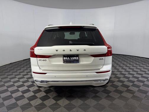 Crystal White Metallic 2023 Volvo XC60 B5 Ultimate Bright Theme