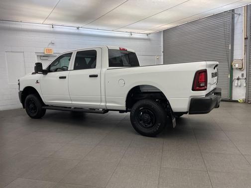 2026 RAM 2500 Tradesman Crew Cab 4x4 6'4' Box