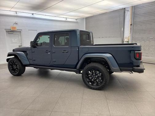 2025 Jeep Gladiator Nighthawk