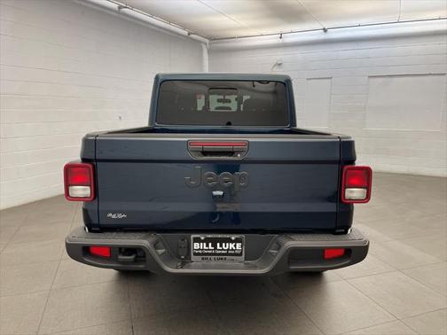 2025 Jeep Gladiator Nighthawk