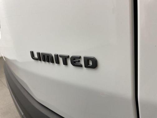 Bright White Clearcoat 2026 Jeep Cherokee Limited