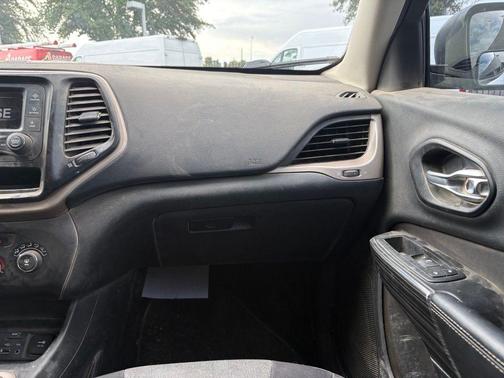 Bright White Clearcoat 2014 Jeep Cherokee Sport