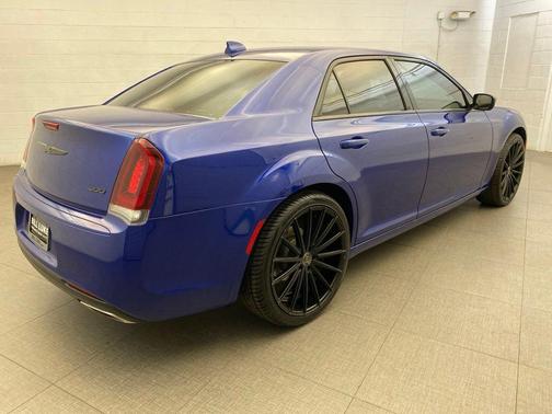 Gloss Black 2021 Chrysler 300 Touring