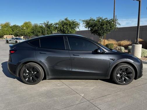 2024 Tesla Model Y Long Range Dual Motor All-Wheel Drive