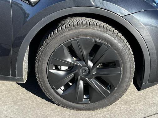 2024 Tesla Model Y Long Range Dual Motor All-Wheel Drive