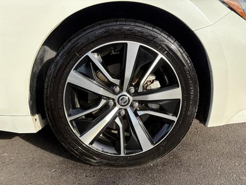 2022 Nissan Maxima SV Xtronic CVT