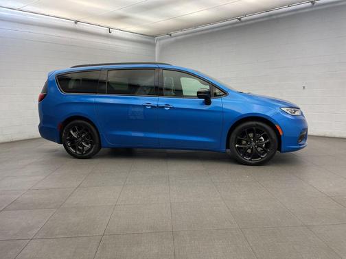 2026 Chrysler Pacifica L