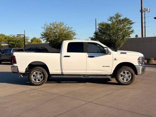 Bright White Clearcoat 2025 RAM 2500 Big Horn Crew Cab 4x4 6'4' Box