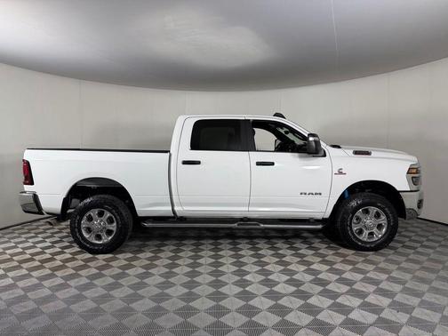 Bright White Clearcoat 2025 RAM 2500 Big Horn Crew Cab 4x4 6'4' Box
