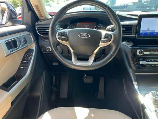 Oxford White 2021 Ford Explorer Limited
