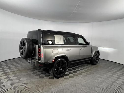 2023 Land Rover Defender 110 X-Dynamic SE