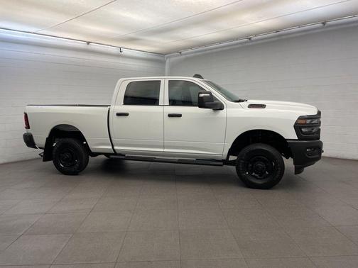 2026 RAM 2500 Tradesman Crew Cab 4x4 6'4' Box