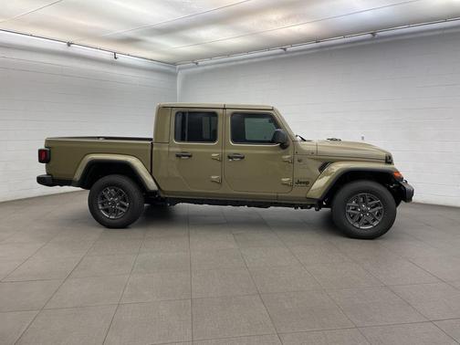 2025 Jeep Gladiator Sport S