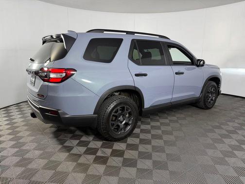 Gray Pearl 2024 Honda Pilot TrailSport
