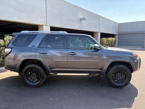 Magnetic Gray Metallic 2018 Toyota 4Runner SR5