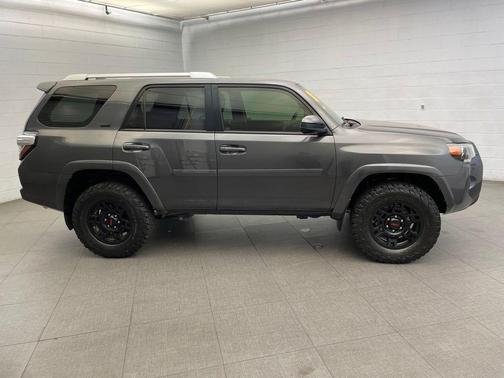 Magnetic Gray Metallic 2018 Toyota 4Runner SR5