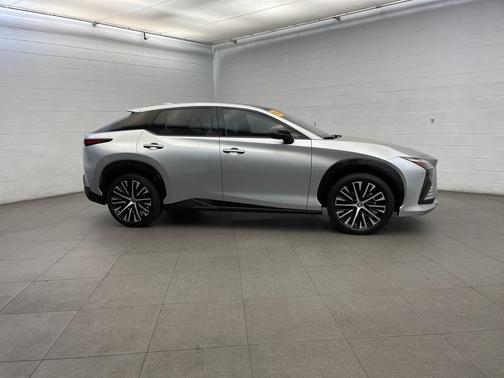 2023 Lexus RZ 450e Luxury