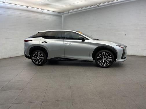 2023 Lexus RZ 450e Luxury