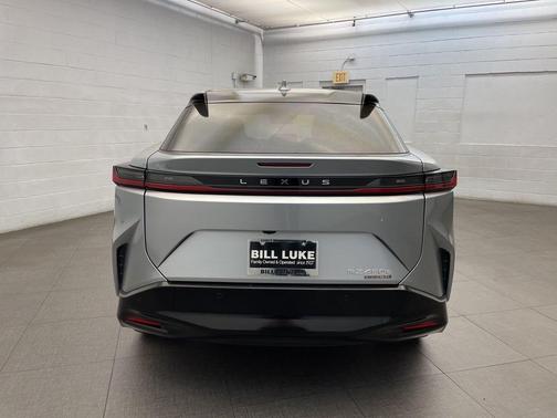 2023 Lexus RZ 450e Luxury