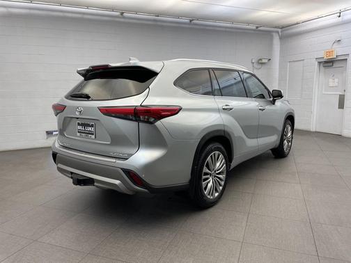 2022 Toyota Highlander Platinum