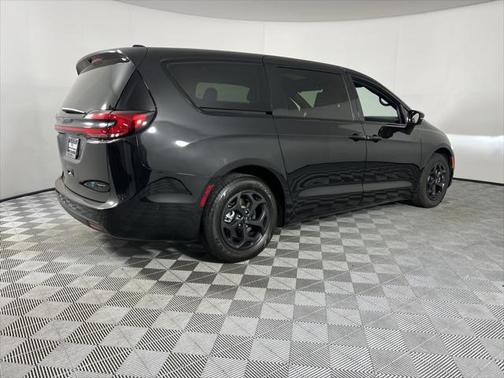 2022 Chrysler Pacifica Hybrid Limited