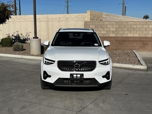 2023 Volvo XC40 B5 Ultimate Bright Theme