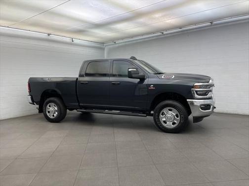 2025 RAM 2500 Tradesman Crew Cab 4x4 6'4' Box