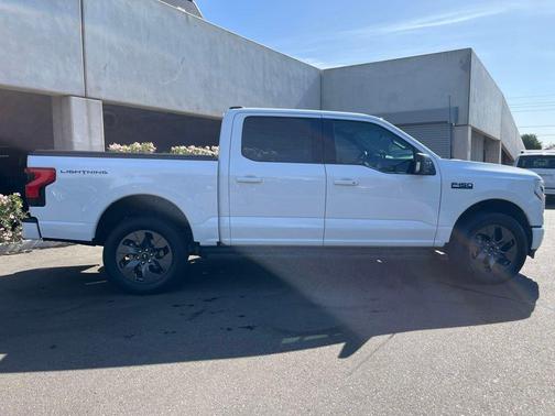 Oxford White 2024 Ford F-150 Lightning Flash