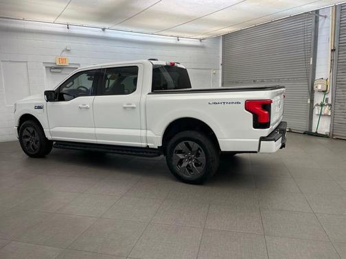 Oxford White 2024 Ford F-150 Lightning Flash