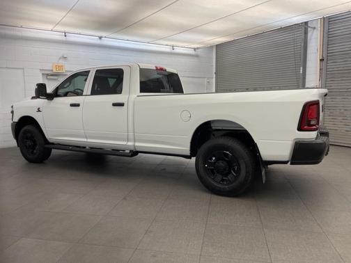 2026 RAM 3500 Tradesman Crew Cab 4x4 8' Box