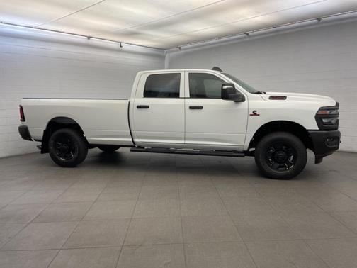 2026 RAM 3500 Tradesman Crew Cab 4x4 8' Box