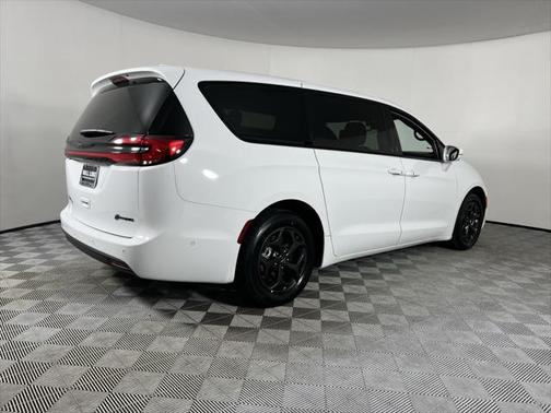 2022 Chrysler Pacifica Hybrid Touring L