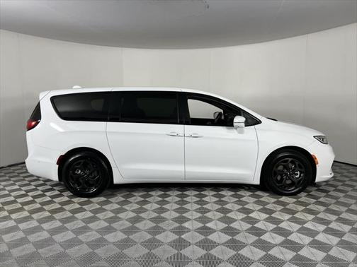 2022 Chrysler Pacifica Hybrid Touring L
