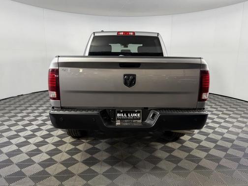 2024 RAM 1500 Classic Warlock Crew Cab 4x2 5'7' Box