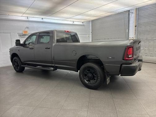 2025 RAM 3500 Tradesman Crew Cab 4x4 8' Box