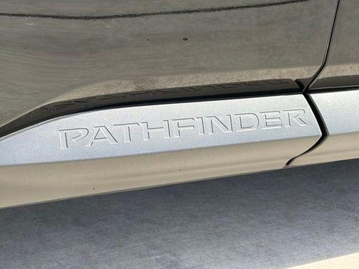 2025 Nissan Pathfinder SL 4WD