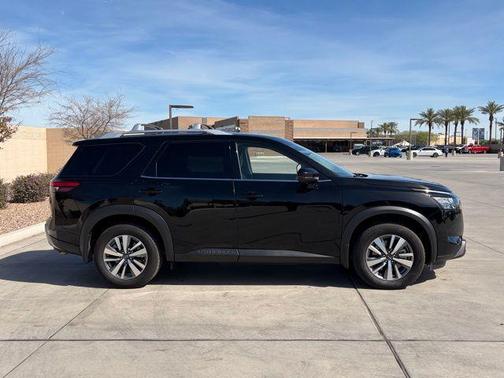 2025 Nissan Pathfinder SL 4WD