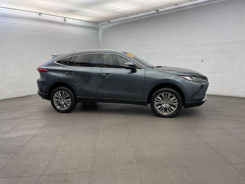 2023 Toyota Venza XLE