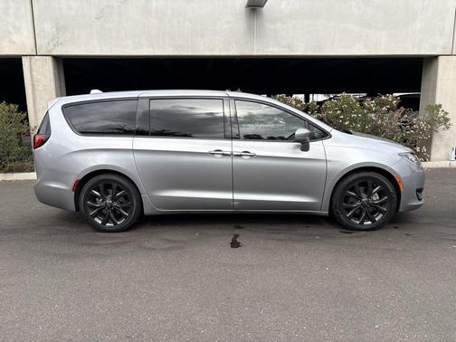 2019 Chrysler Pacifica Touring Plus