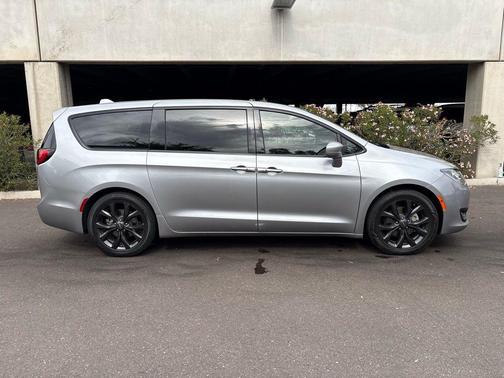 2019 Chrysler Pacifica Touring Plus